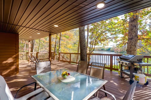 Hocking Hills Lake Gem w/ Hot Tub, Dock, 100 Acres House in Ohio