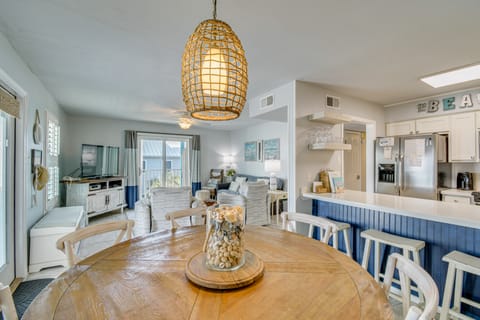 Oceanfront Gulf Shores Condo ~ 2 Mi to The Hangout Apartment in West Beach