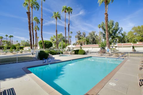 4 Mi to Dtwn Palm Springs: Condo w/ Pool Access Apartment in Cathedral City