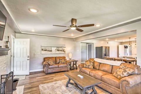 Lakeview Home - 1 Mile from Bull Shoals Lake! House in Lakeview