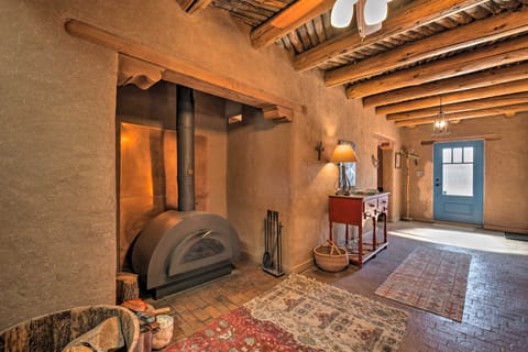 El Prado Adobe Home: Courtyard w/ Mountain Views! House in New Mexico