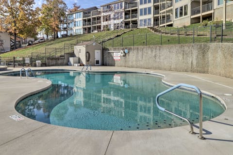 Pool + Fishing Docks: Couple's Lake Ozark Condo Apartment in Lake of the Ozarks