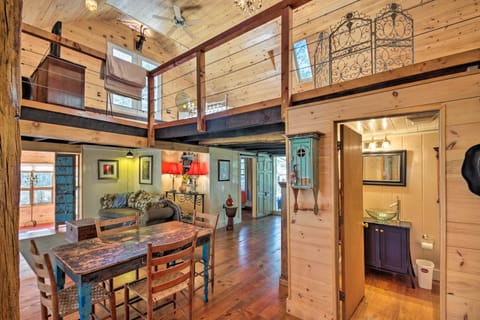 Cullowhee Getaway w/ Fireplace on Private Meadow Cottage in Lake Glenville