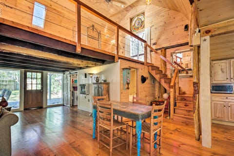 Cullowhee Getaway w/ Fireplace on Private Meadow Cottage in Lake Glenville