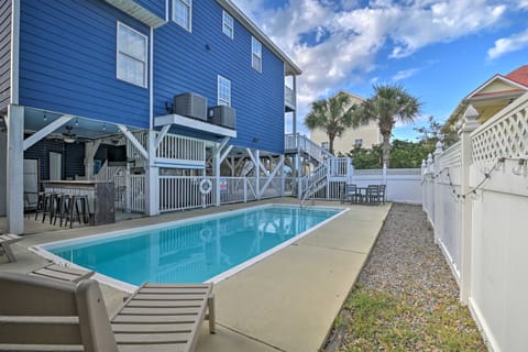 Large Home w/ Hot Tub & Pool: 500 ft to the Beach House in Garden City