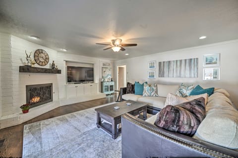 Elegant NW Oklahoma City Home w/ Spacious Yard House in Oklahoma City