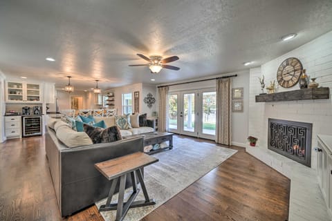 Elegant NW Oklahoma City Home w/ Spacious Yard House in Oklahoma City