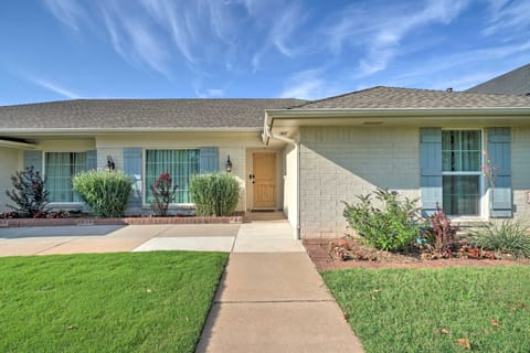 Elegant NW Oklahoma City Home w/ Spacious Yard House in Oklahoma City