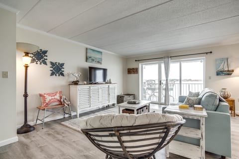 Pool & Boardwalk Access: Bayfront Ocean City Condo Apartment in Ocean City