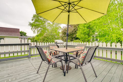 Lavish House w/ Patio - 2 Blocks to Green Lake! House in Green Lake