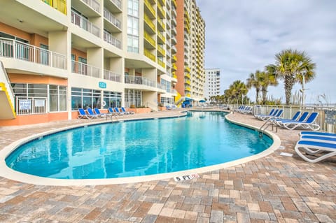 Community Perks + Beach: North Myrtle Beach Condo Apartment in Atlantic Beach