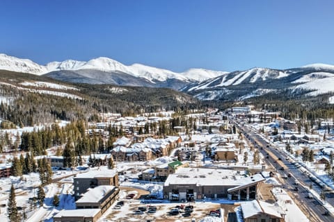 Modern Winter Park Ski Condo Near the Ski Shuttle! Apartment in Fraser