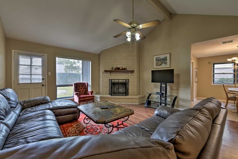 Pet-Friendly Missouri City Home w/ Fenced-In Yard! House in Missouri City