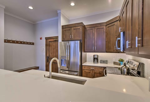 Slopeside Solitude Condo - Walk to Ski Lifts! Apartment in Wasatch County