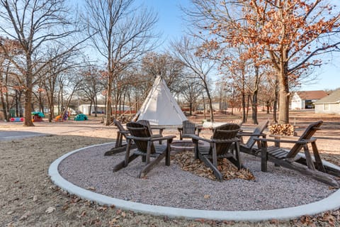 Kingston Home w/ Pickleball: Steps to Lake Texoma! House in Lake Texoma