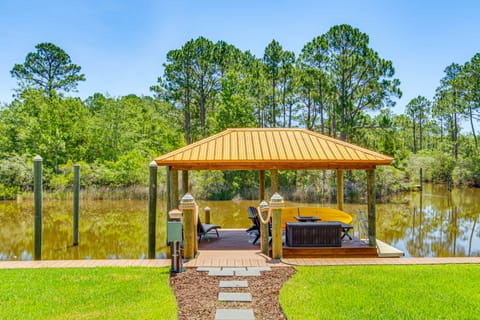 Waterfront Florida Vacation Rental w/ Boat Dock House in Alabama