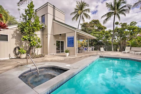 Top-Floor Kailua Bay Resort Condo w/ Ocean Views! Apartment in Holualoa