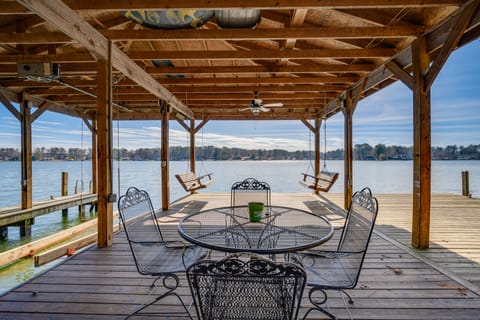 Lake Sinclair Retreat w/ Big Water Views & Dock! House in Lake Sinclair