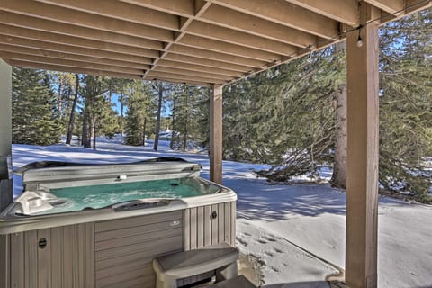Lead Family Home w/ Hot Tub, 2 Mi to Deer Mountain House in North Lawrence