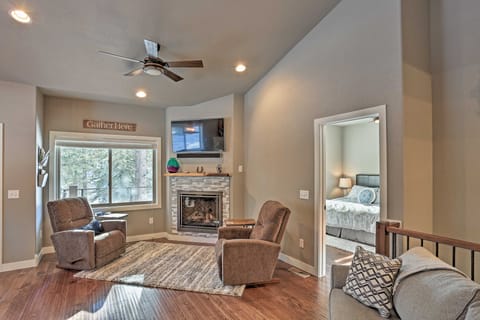 Lead Family Home w/ Hot Tub, 2 Mi to Deer Mountain House in North Lawrence