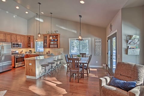 Lead Family Home w/ Hot Tub, 2 Mi to Deer Mountain House in North Lawrence