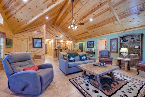 Broken Bow Cabin w/ Hot Tub & Deck - 4 Mi to Lake! House in Broken Bow