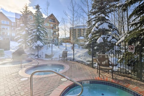 Walk to Lifts: Breck Condo on Main St w/ Amenities Apartment in Breckenridge