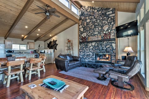 Ruidoso Condo w/ 2 Private Decks & Hot Tub! Apartment in Ruidoso