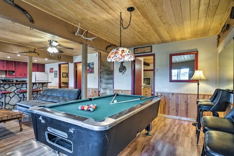 Ruidoso Condo w/ 2 Private Decks & Hot Tub! Apartment in Ruidoso