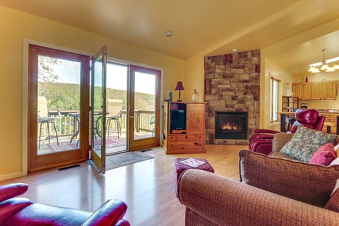 Deep Creek Lake Townhome w/ Deck & Water Views Apartment in Deep Creek Lake