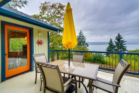 Tahuya Cabin: Hood Canal + Olympic Mountain Views! House in Hood Canal