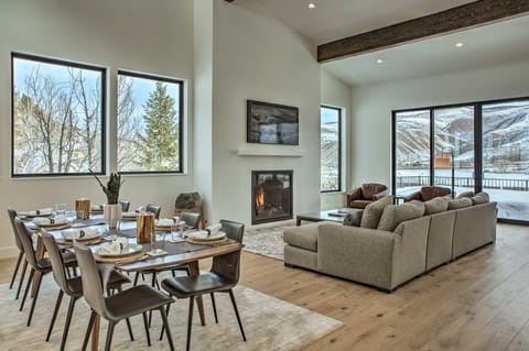 Mtn-View Home w/ Hot Tub, 9 Mi to Vail Resort Apartment in Avon