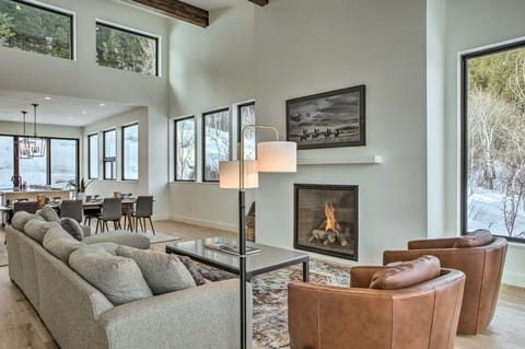 Mtn-View Home w/ Hot Tub, 9 Mi to Vail Resort Apartment in Avon