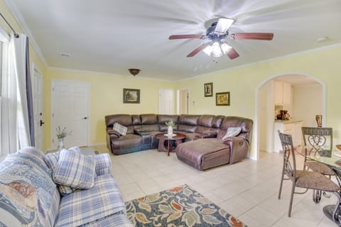 Kingston Home w/ Shared Pool - 23 Mi to LakePoint! House in Alabama