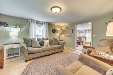 Near Snowmobiling & Ice Fishing: Fife Lake Retreat House in Michigan