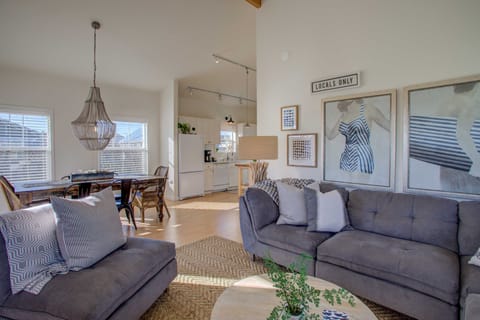 Walk to Ocean! Chic 'Summer House Cottage' Cottage in Pacific Beach