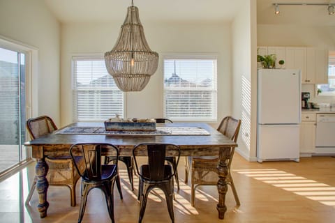 Walk to Ocean! Chic 'Summer House Cottage' Cottage in Pacific Beach