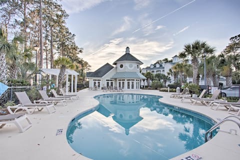 6 Mi to Boardwalk: Condo w/ Pool in Myrtle Beach Apartment in Carolina Forest