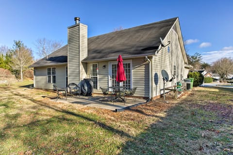 Asheville Area Home w/Patio-11 Mi to Biltmore House in Fletcher