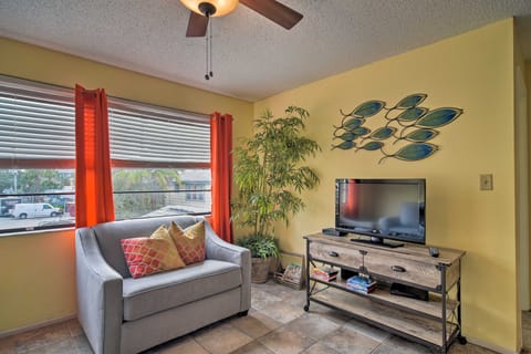 On-Site Beach Access: Walkable Gulf Coast Retreat Apartment in Indian Rocks Beach