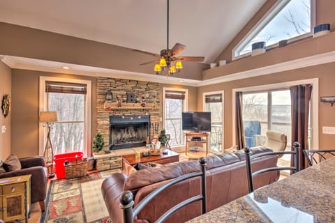 Family Home w/ Decks & Sunset Views in Beech Mtn! House in Beech Mountain
