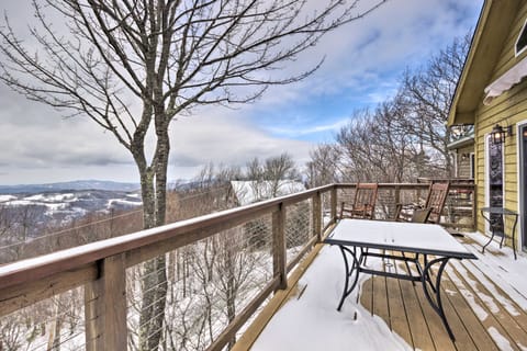 Family Home w/ Decks & Sunset Views in Beech Mtn! House in Beech Mountain