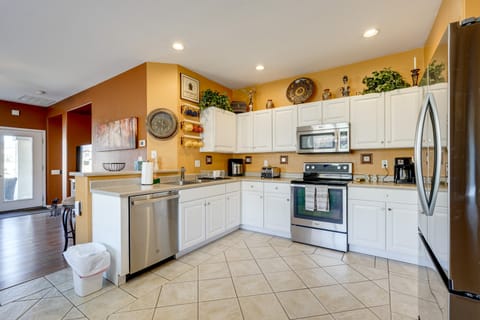 Superstition Mtn Views! Gold Canyon Gem w/ Hot Tub House in Gold Canyon