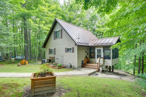 Cozy Cabin on 10 Acres, Walk to Chippewa River! House in Wisconsin
