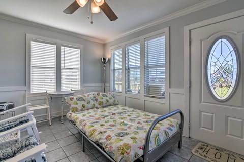 Steps to Beach! 'Surf Cottage' in Galveston Cottage in Hitchcock