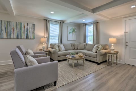 2 Blocks to Stewart Beach: Home w/ Backyard Oasis House in Texas City