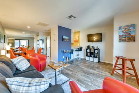 Central Palm Springs Resort Condo w/ 2 Balconies Apartment in Palm Springs