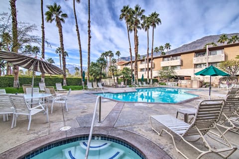 Central Palm Springs Resort Condo w/ 2 Balconies Apartment in Palm Springs