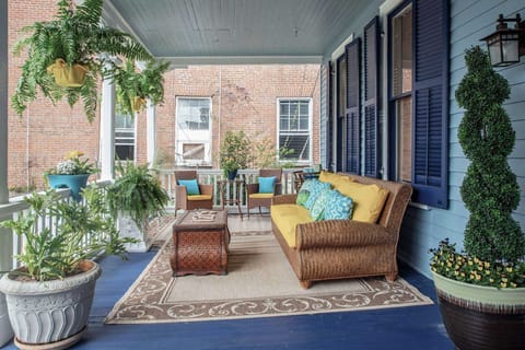 Vicksburg Home w/3 Porches, Walk to Downtown House in Vicksburg