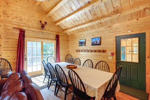 4 Mi to Mount Snow: West Dover Cabin w/ Game Room House in Dover